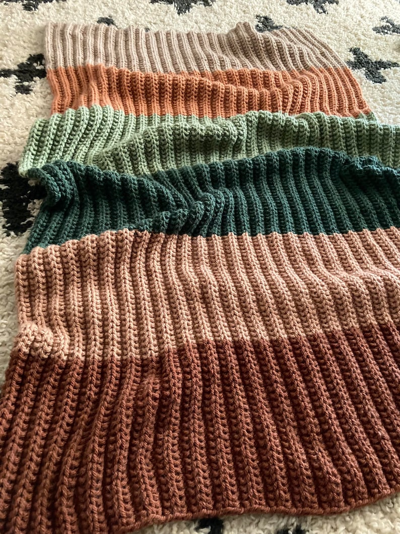 KNITTING PATTERN Knit Blanket Pattern, Color block Knitting, Easy Knit Blanket Pattern, Ribbed Knitting, Cozy Color Block Blanket. Lion Brand Hue and Me