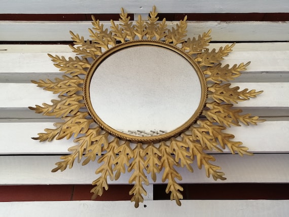 Espejo sol color dorado elaborado en metal