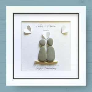 Cadeau personnalisé unique pour un 1er anniversaire de mariage.  Couple galets Art.  Cadeau d'anniversaire en papier traditionnel pour mari ou femme.