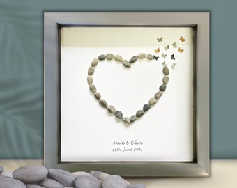 Cadeau personnalisé de mariage, de fiançailles ou d’anniversaire encadré Pebble Art, cœur fabriqué à partir de galets de plage,