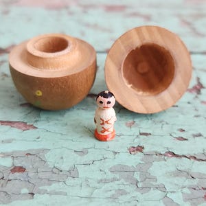 Tiny vintage wooden peg baby doll miniature wood egg Mini Folk Art Grodnertal doll primitive German art doll