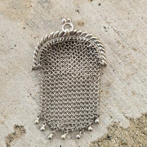 Antike Miniatur Chatelaine Tasche 1900er Jahre Kettenhemd Geldbörse kleines Kind Metall Handtasche Edwardian Puppenzubehör kleine Puppe Geldbörse
