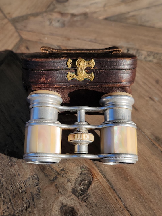 What are Opera Glasses And How Do They Work? Unveiling Secrets