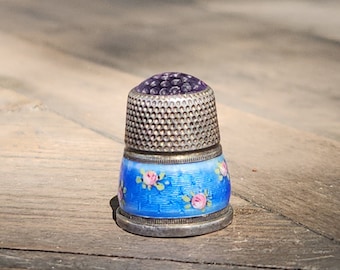 Ditale antico in smalto argentato e RARO con sommità in vetro viola, accessori per cucito floreali vintage, vetro ametista
