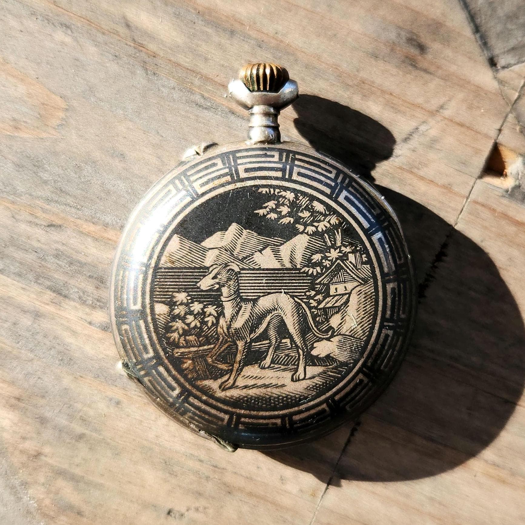 スイス　REMONTOIR 1920年　彫刻装飾　14 K585ゴールド 　14 Kゴールド懐中時計　時計