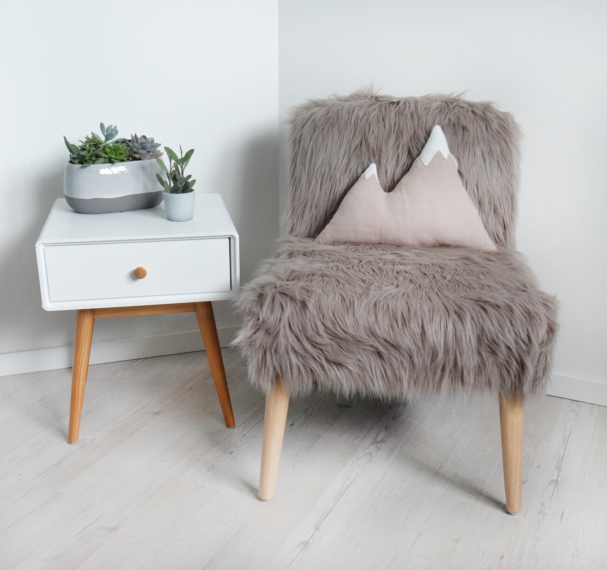 Coussin Déco Montagne en Lin Couleur Naturel Beige Plusieurs Tailles Disponibles Pour Chambre Enfant