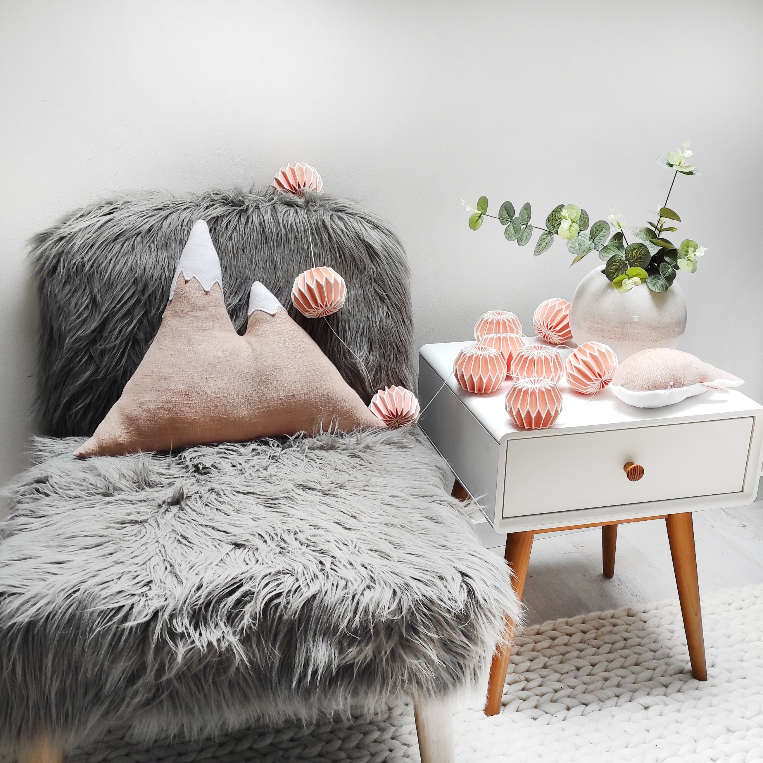 Coussin Déco Montagne en Lin Saumon Clair Plusieurs Tailles Disponibles Pour Chambre Enfant ou Adult