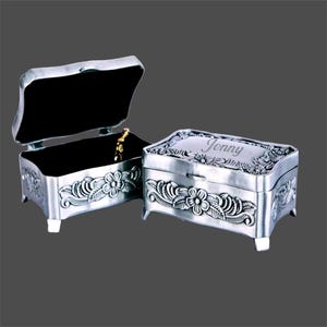 Personalized Vintage Jewelry Box – Antique Silver Plated Trinket Box with Custom Engraving Flower Patten– Keepsake Gift for Her