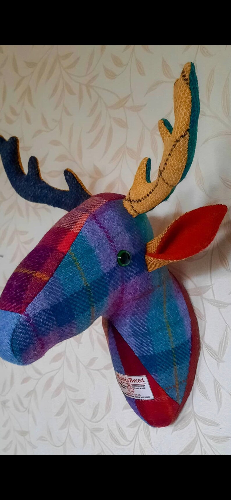 Hecho a pedido. Tapiz de pared con ciervo falso con tela Harris Tweed. Tú eliges los colores y yo haré un hermoso ciervo solo para ti. imagen 3