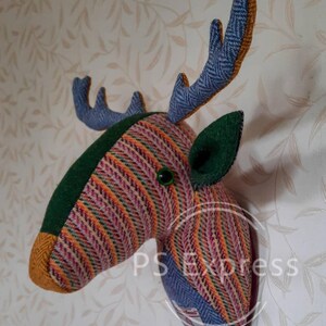 Hecho a pedido. Tapiz de pared con ciervo falso con tela Harris Tweed. Tú eliges los colores y yo haré un hermoso ciervo solo para ti. imagen 5