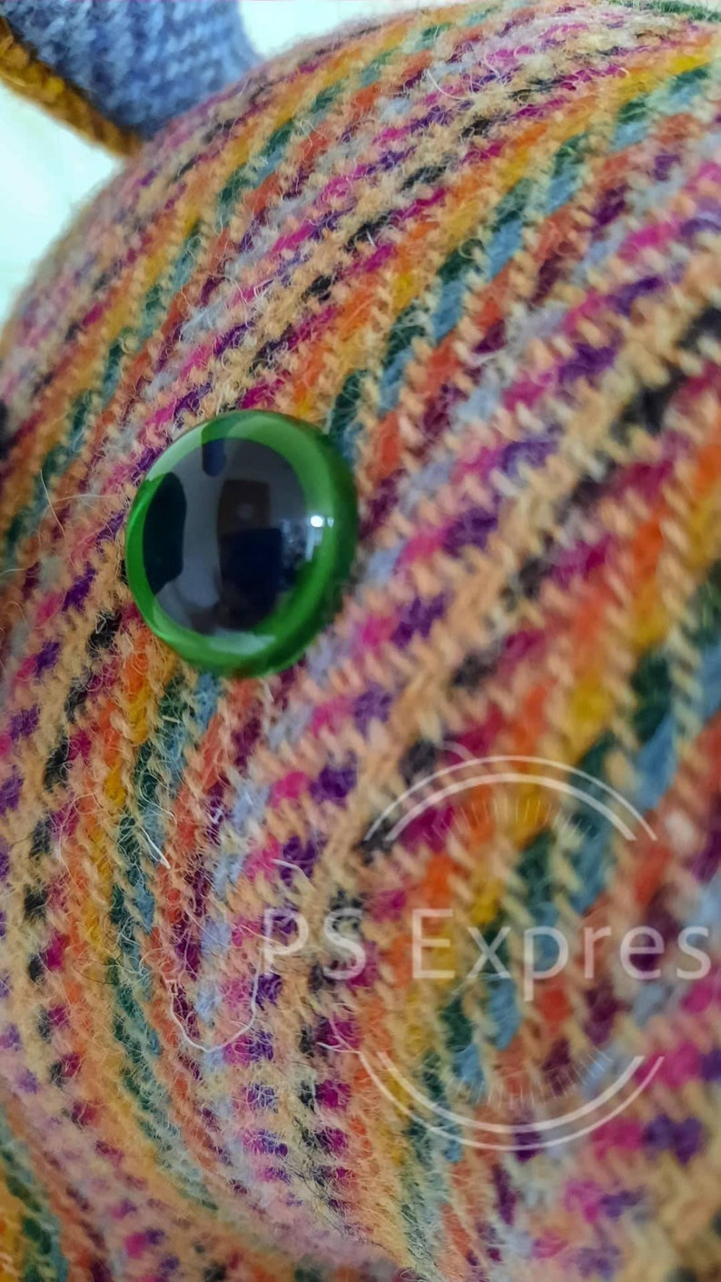 Hecho a pedido. Tapiz de pared con ciervo falso con tela Harris Tweed. Tú eliges los colores y yo haré un hermoso ciervo solo para ti. imagen 9