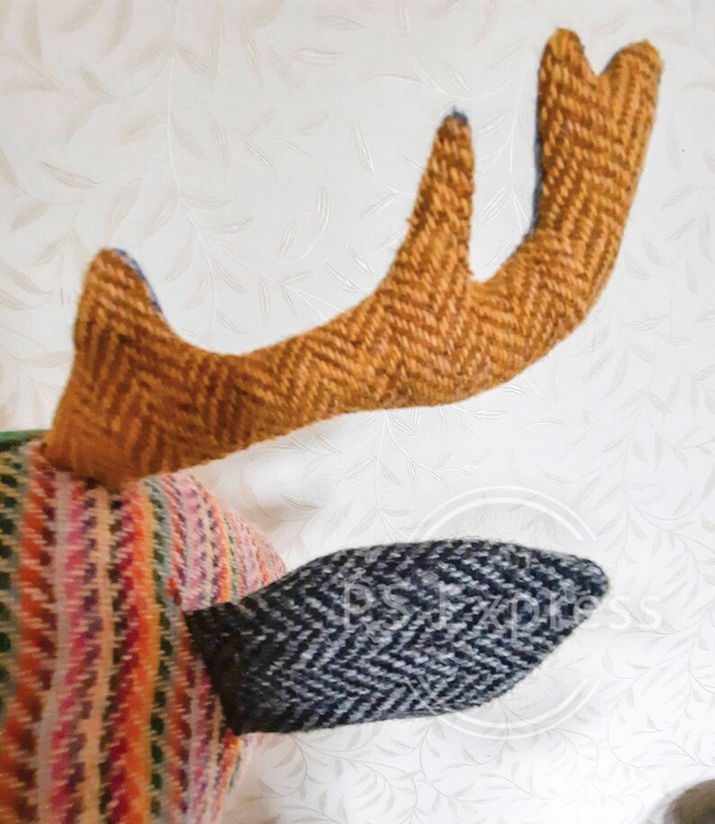 Hecho a pedido. Tapiz de pared con ciervo falso con tela Harris Tweed. Tú eliges los colores y yo haré un hermoso ciervo solo para ti. imagen 8