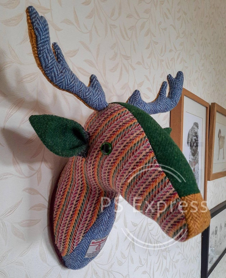 Hecho a pedido. Tapiz de pared con ciervo falso con tela Harris Tweed. Tú eliges los colores y yo haré un hermoso ciervo solo para ti. imagen 4