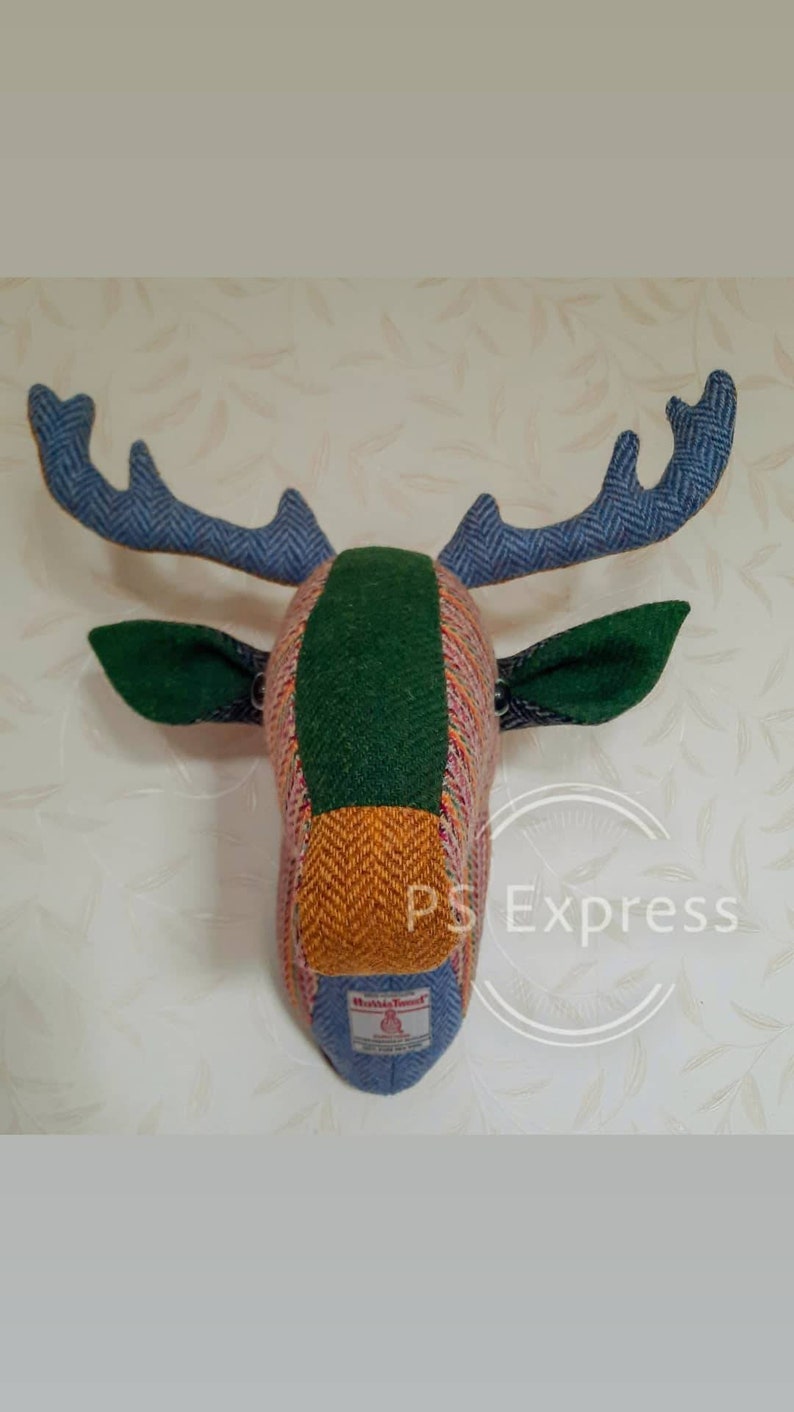 Hecho a pedido. Tapiz de pared con ciervo falso con tela Harris Tweed. Tú eliges los colores y yo haré un hermoso ciervo solo para ti. imagen 6