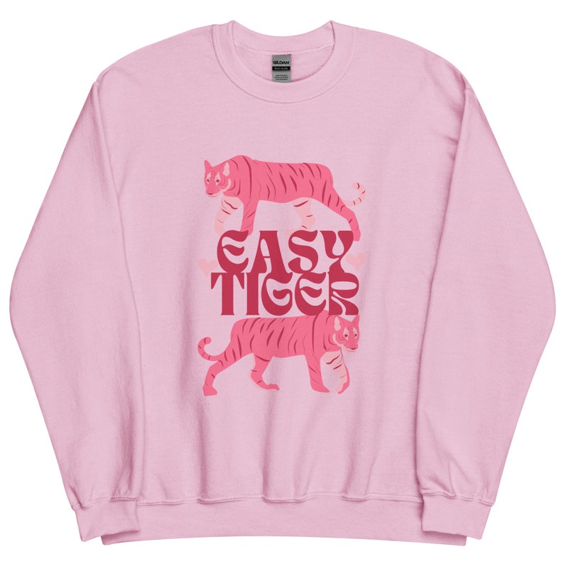 Easy Tiger Retro Sweatshirt: 70er Jahre Boho Meme Unisex Fit Light Pink