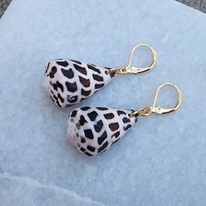 Echte natürliche Weiß Schwarz Hebräisch Kegel Conch Shell Muschel Hawaii Hawaiianische Insel Strand Ozean Meer Sommer Horn Gold baumeln Ohrringe 1,7 "