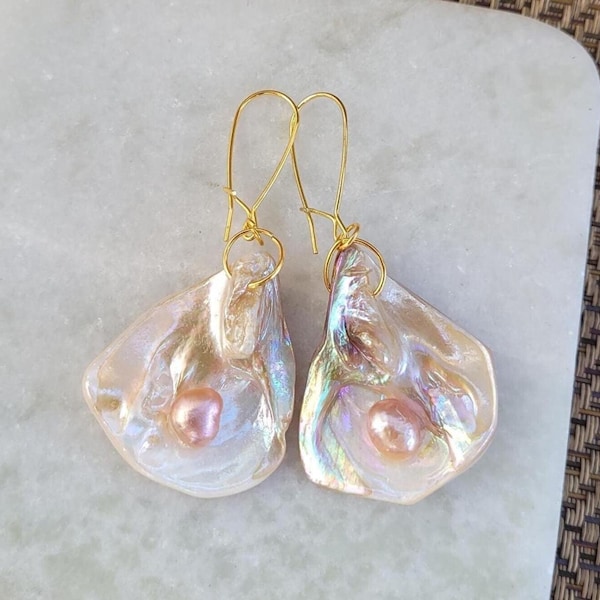Pendientes colgantes de concha de ostra iridiscente natural, perlas de agua dulce, sirena, abulón, playa, océano, isla, lágrima, oro tropical