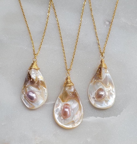 Real Natural Iridescent Oyster Shell Seashell Freshwater Pearl Teardrop Tropical Ocean Mermaid Beach Wrapped Charm Gold Pendant Necklace