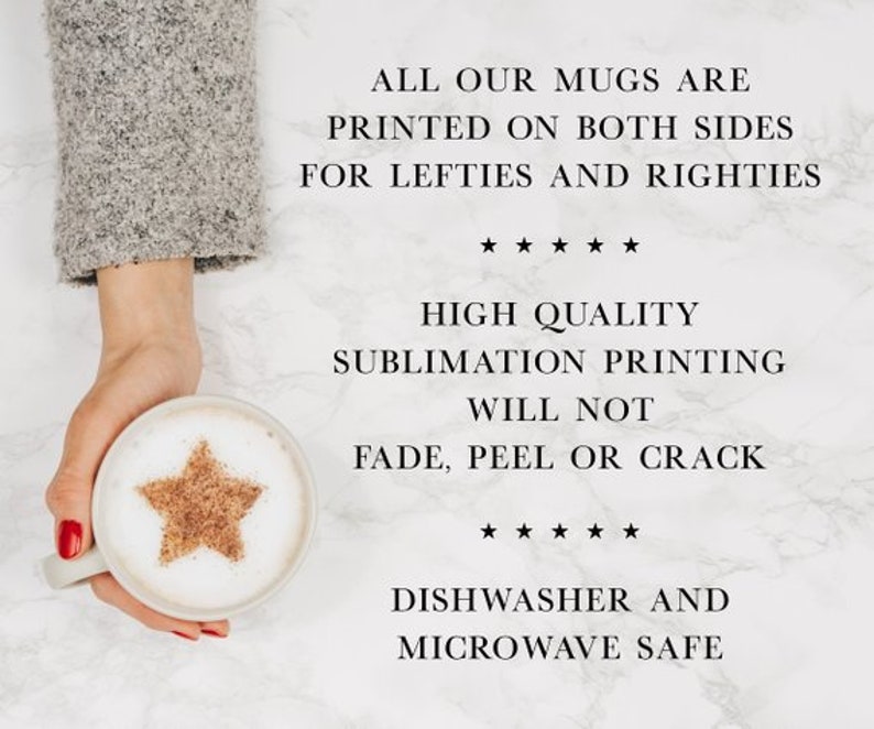 Op de afbeelding: Een witte keramische mok met een stervormig ontwerp dat aan beide zijden is bedrukt. De mok is gevuld met een cappuccino en wordt vastgehouden door een hand. De tekst op de afbeelding luidt "ALL OUR MUGS ARE PRINTED ON BOTH SIDES FOR LEFTIES AND RIGHTIES", "HIGH QUALITY SUBLIMATION PRINTING WILL NOT FADE, PEEL OR CRACK", en "DISHWASHER AND MICROWAVE SAFE".