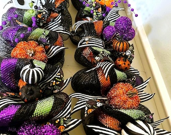 Guirnalda de Halloween de Jack Skellington: decoración para el hogar inspirada en Pesadilla antes de Navidad, en negro, blanco, naranja y morado.