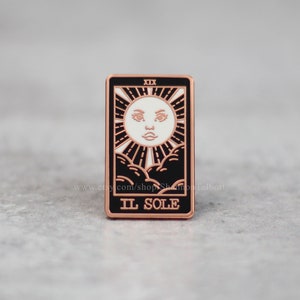 VENTA DE SEGUNDOS Pin de esmalte Il Sole, pin del sol, pin de la carta del tarot, pin gótico, pin de bruja, regalo para ella, regalo para hermana, regalo para novia menores de 15 años