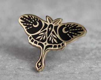 VENTA DE SEGUNDOS: Pin de esmalte de polilla lunar, pin de mariposa de estética oscura, pin de bruja gótica, pin de naturaleza celestial, pin de luna, regalo para ella, regalo por menos de 15