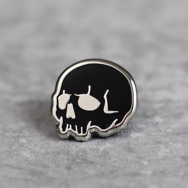 Pin de calavera esmaltada, pin gótico, pin de esqueleto, pin macabro, pin espeluznante, mini pin, pin de brujería, regalo de bruja, regalo para menores de 15 años, regalo para él.