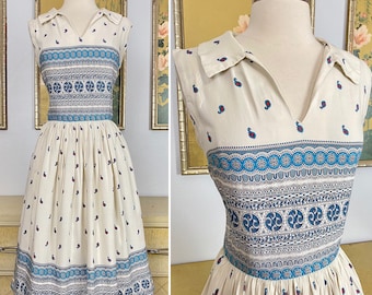 1960s Vintage Day Dress -- Lovely and Lightweight!