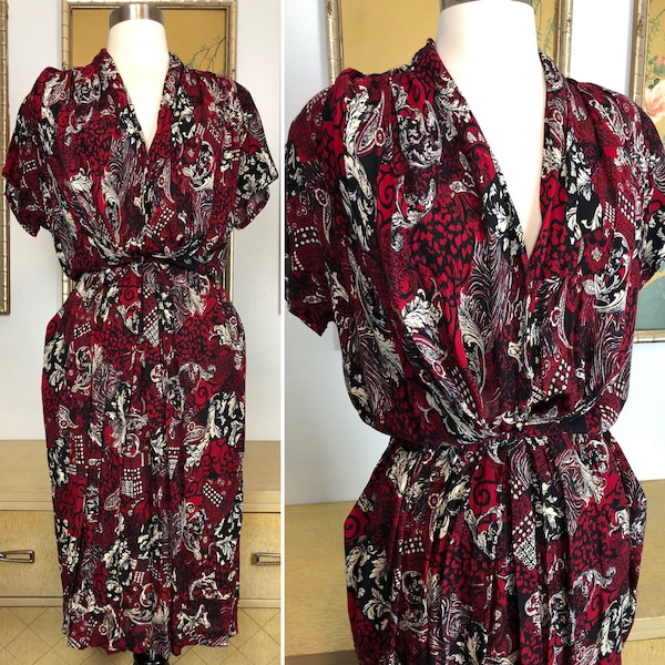 1980s Vintage Abstract Filigree Print Dress by Casual Corner -- Slinky Rayon with Wonderful Pockets!