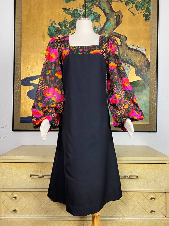 1970s Vintage Black Dress with Bold Floral Print … - image 2