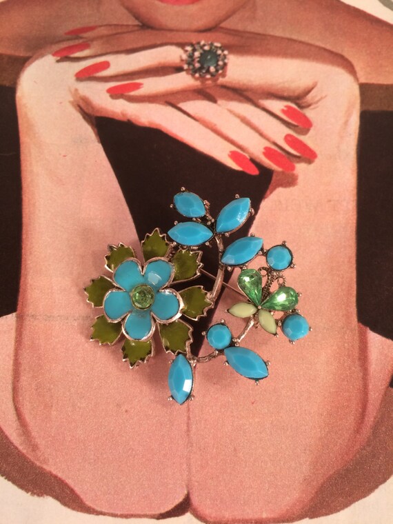 Lovely Enameled Floral Brooch with Rhinestone Acce
