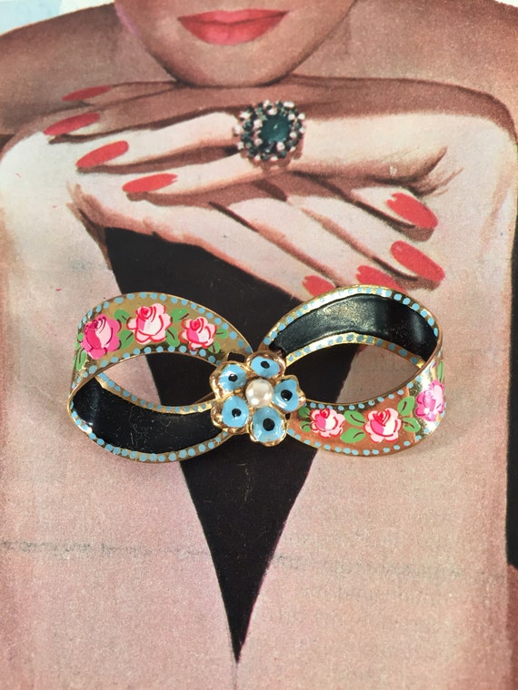 Vintage Hand Painted Bow Novelty Brooch -- Whimsi… - image 2