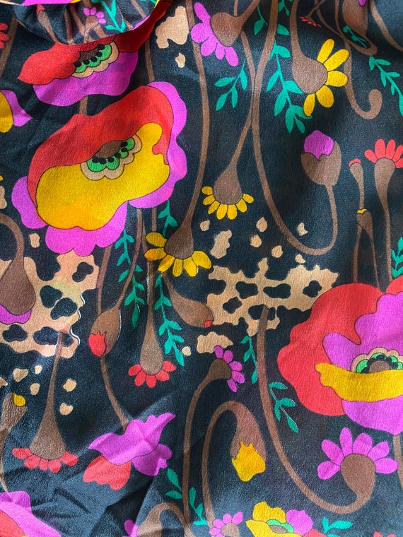 1970s Vintage Black Dress with Bold Floral Print … - image 7