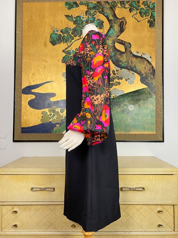1970s Vintage Black Dress with Bold Floral Print … - image 5