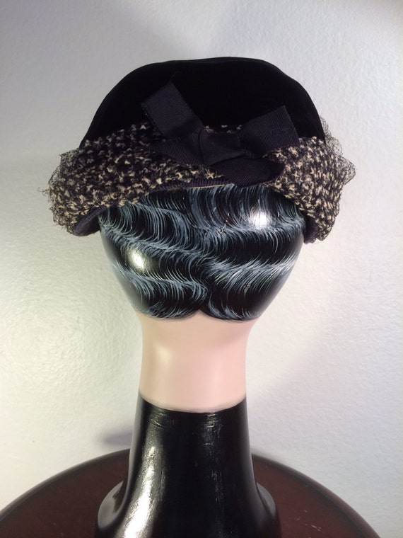 1950s Hat -- Navy Blue with Cream Flecked Trim an… - image 5