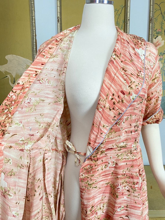 1940s 50s Novelty Print Dressing Gown Styled by C… - image 7
