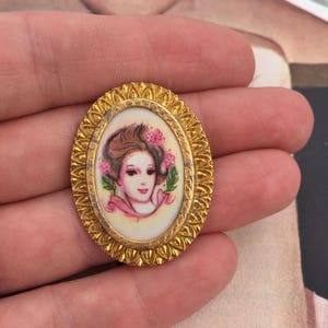 Vintage Cameo Brooch Beautiful Pink Lady in an Elaborate Gold Frame image 2