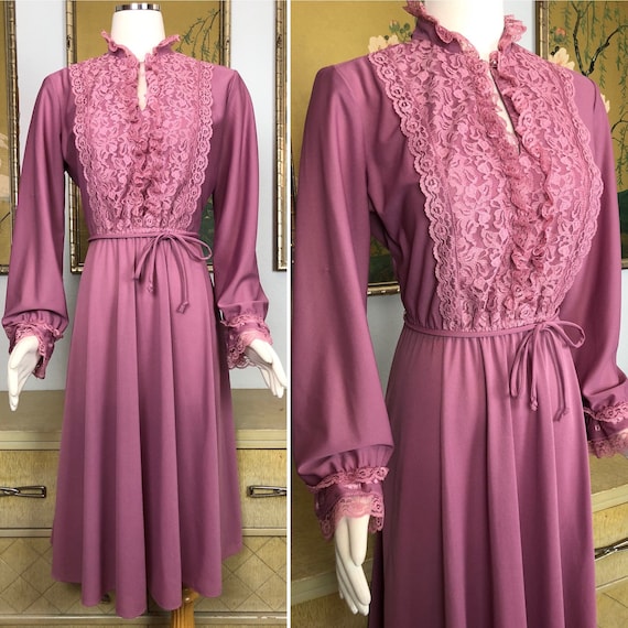 mame Leaver Lace Classical Dress 1970s Vintage Mauve Dress by Jane Baar, New York -- Delicate