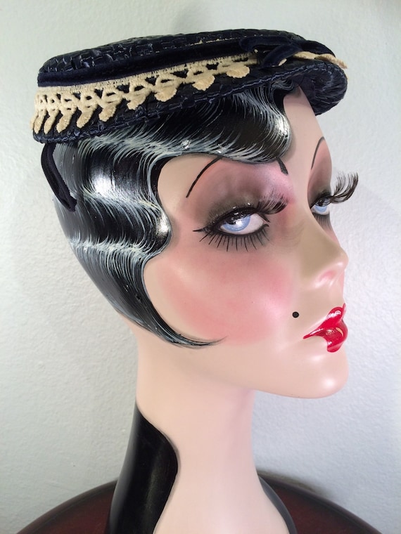 1950s Woven Hat -- Navy with Cream Trim and Darli… - image 3