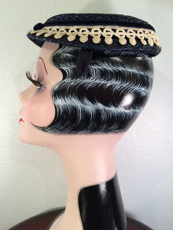 1950s Woven Hat -- Navy with Cream Trim and Darli… - image 1