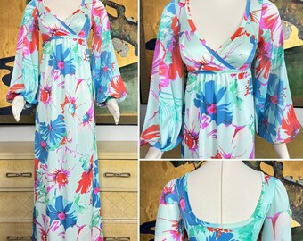 1970s Vintage Floral Print Maxi Dress -- Dreamy and Ethereal!
