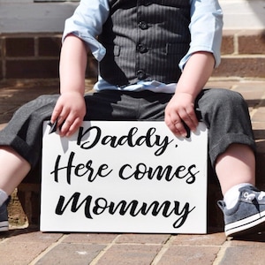 Daddy Here come Mommy, Wedding Ring Bearer Sign, Wedding Ceremony Signage, Personalized Wedding Sign, Custom Wedding Sign, Wedding Decor