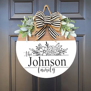Personalized Last Name Door Hanger: Round Welcome Sign