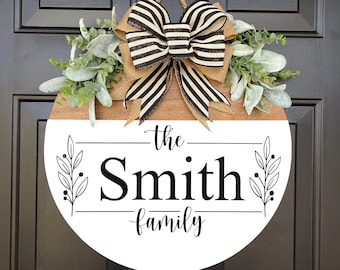 Personalized Front Door Hanger, Last Name Wood Sign, Entryway Decor, Housewarming Gift for Couples, Year Round Signs, Outdoor Decor