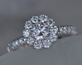 Flower-Shaped Diamond Ring (18K White Gold)
