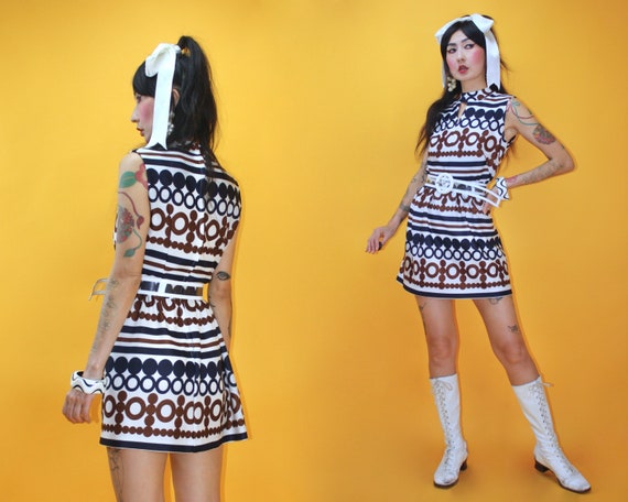 vintage 70s OP Art Keyhole neckline Mini Dress /SZ