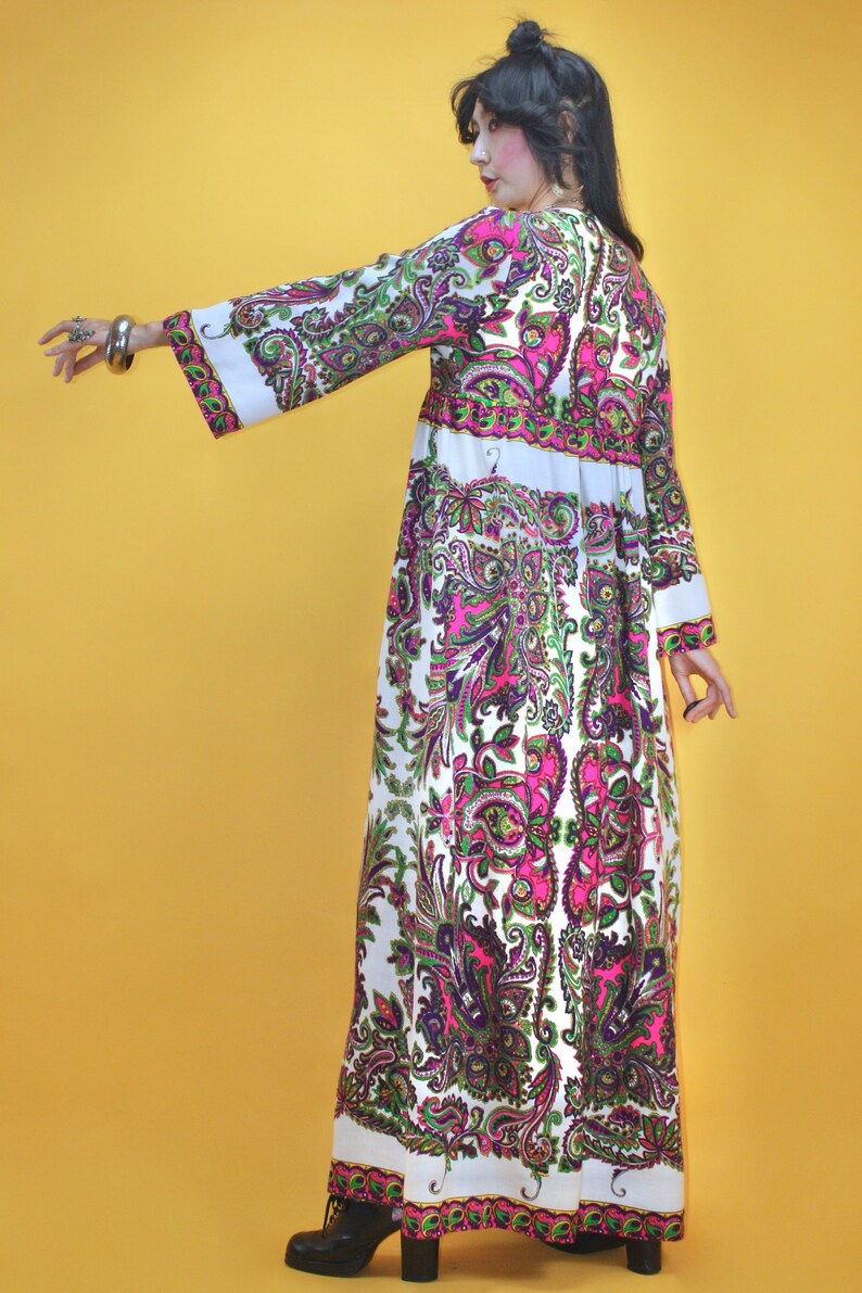 Vintage 60s 1960s MOD Groovy Paisley print Bell sleeve Caftan DressSZ M70s 1970s Peacock Feather Abstract Psychedelic Kaftan Dress Hippie