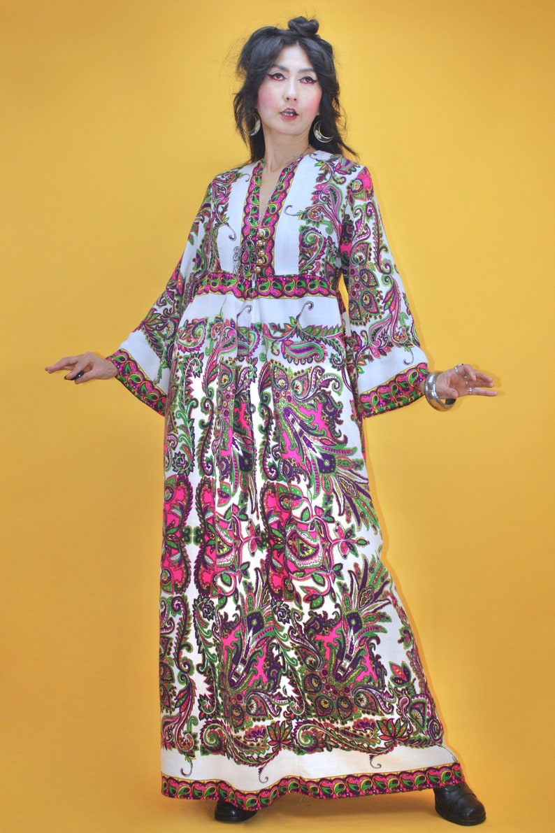 Vintage 60s 1960s MOD Groovy Paisley print Bell sleeve Caftan DressSZ M70s 1970s Peacock Feather Abstract Psychedelic Kaftan Dress Hippie
