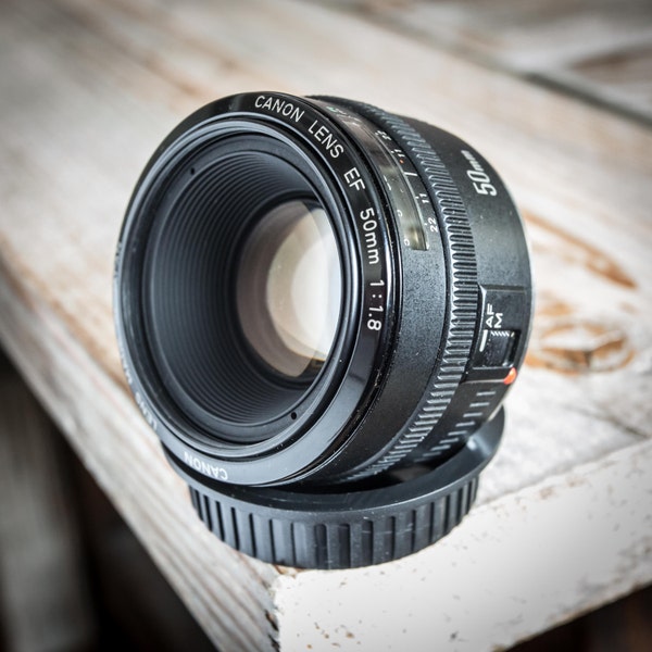 Vintage Canon EF 50mm f/1.8 Mark I EOS cameralens