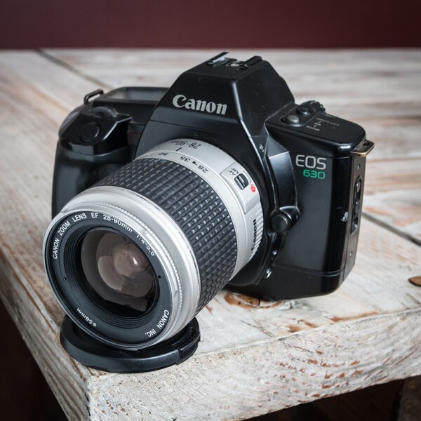 Werken van Vintage Canon EOS 630 35mm filmcamera met Zoom Lens